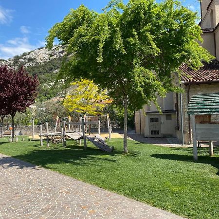 Appartamenti Le Tre Rose Torbole Sul Garda Exterior foto