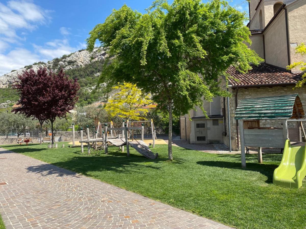 Appartamenti Le Tre Rose Torbole Sul Garda Exterior foto