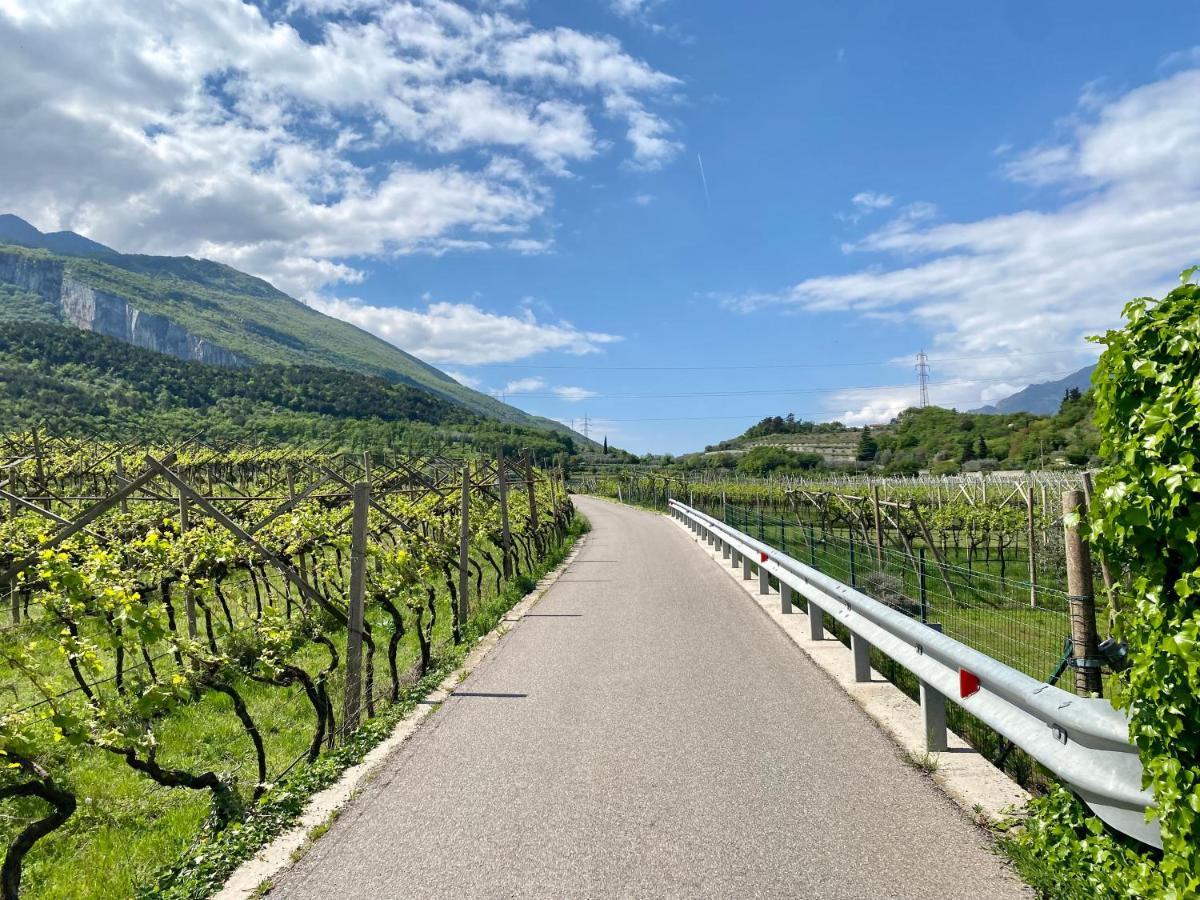 Appartamenti Le Tre Rose Torbole Sul Garda Exterior foto